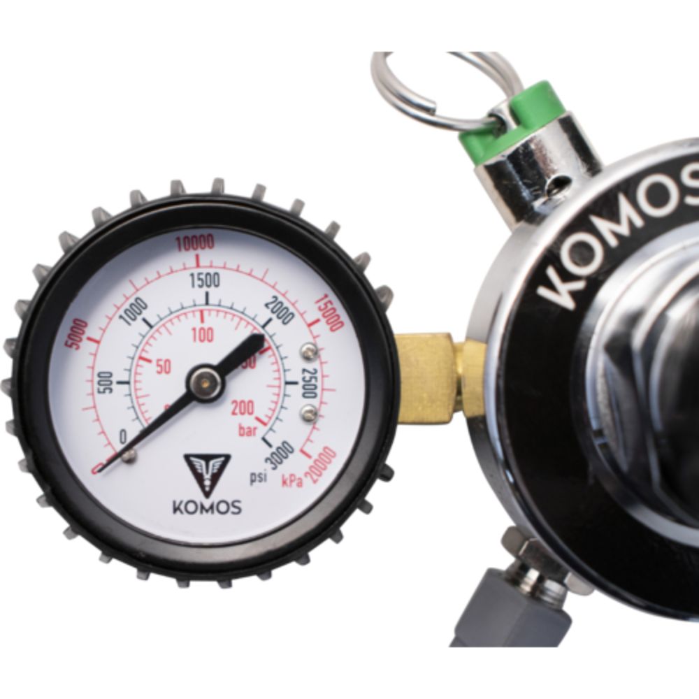 Komos Premium Dual Body CO2 Regulator Industrial-Grade 0–60 PSI Operating Range 1/4" Flare Fittings with Barbed Outlet & Duotight Adapter Fittings