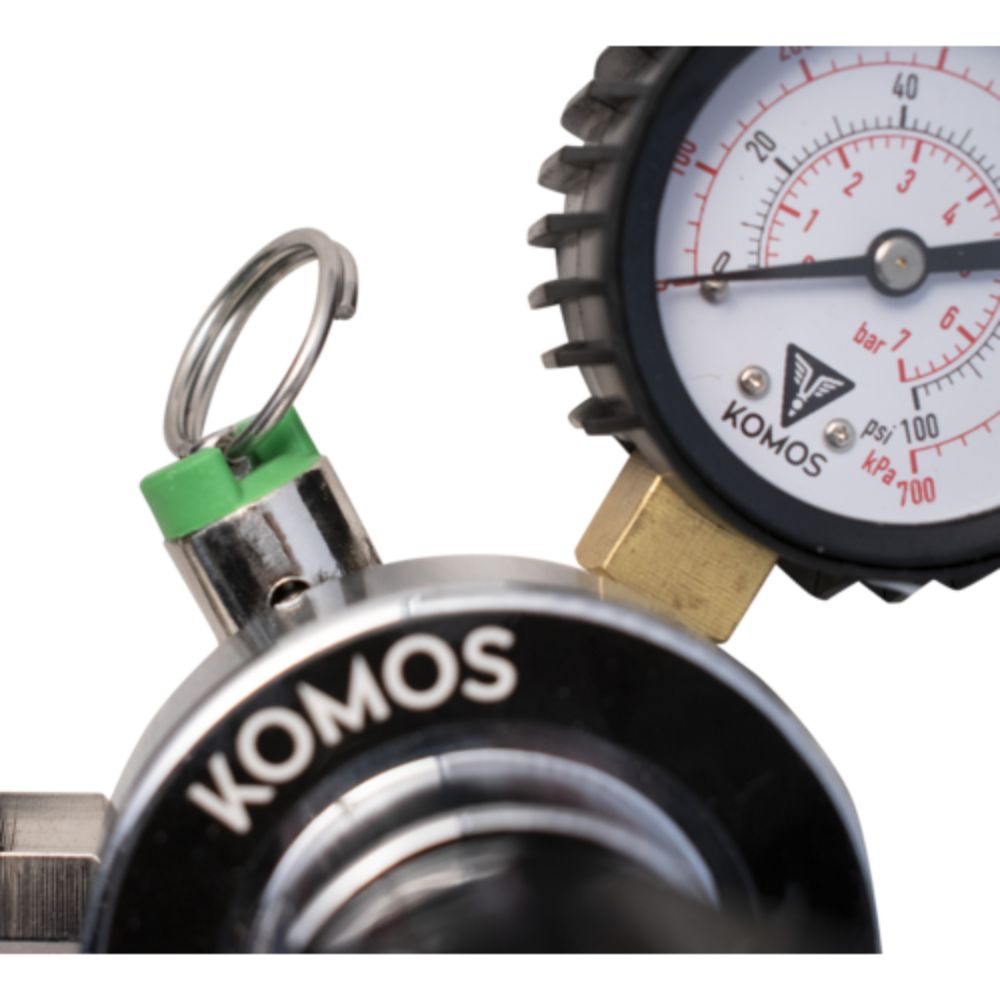 Komos Premium Dual Body CO2 Regulator Industrial-Grade 0–60 PSI Operating Range 1/4" Flare Fittings with Barbed Outlet & Duotight Adapter Fittings